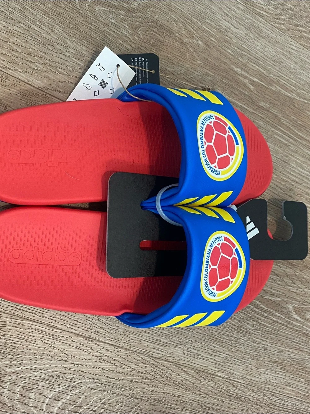 NWT Adidas comfort Seleccion Colombia slides